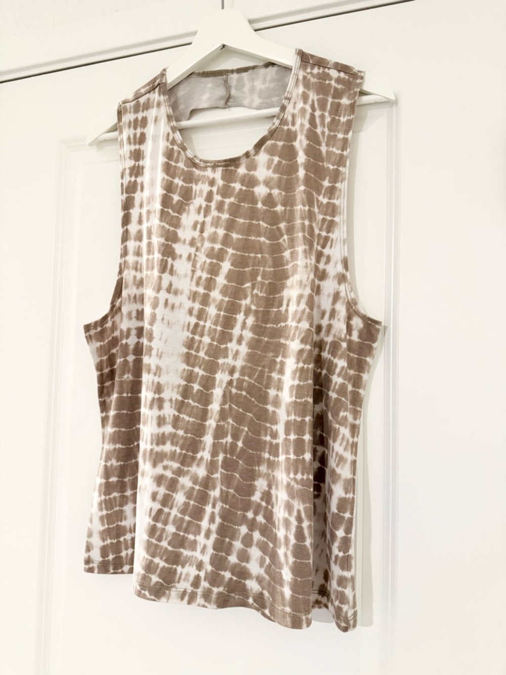MOVING SALE | Onzie Hot Yoga Twist Back Tie Dye Tank Top, Size Large